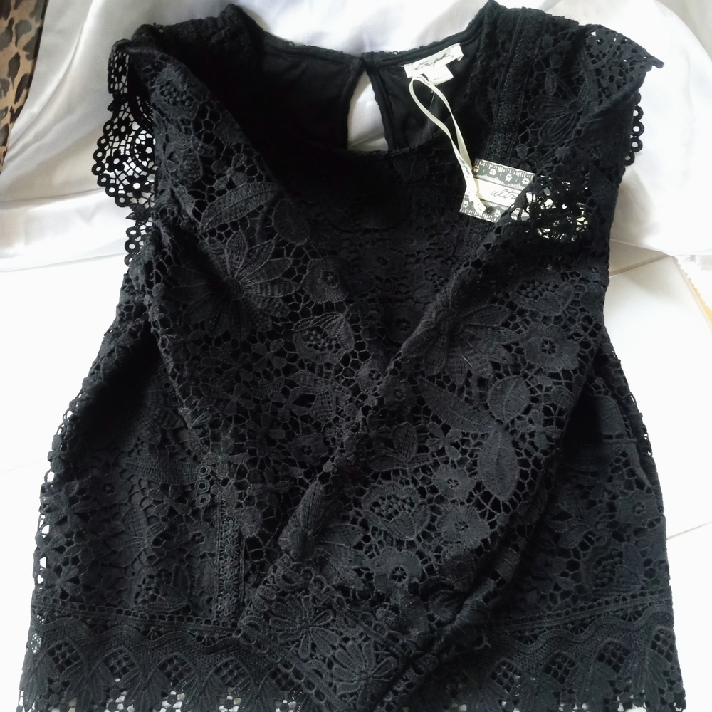 Ultra Pink Elegant Black Crochet Blouse - Picture 4 of 8